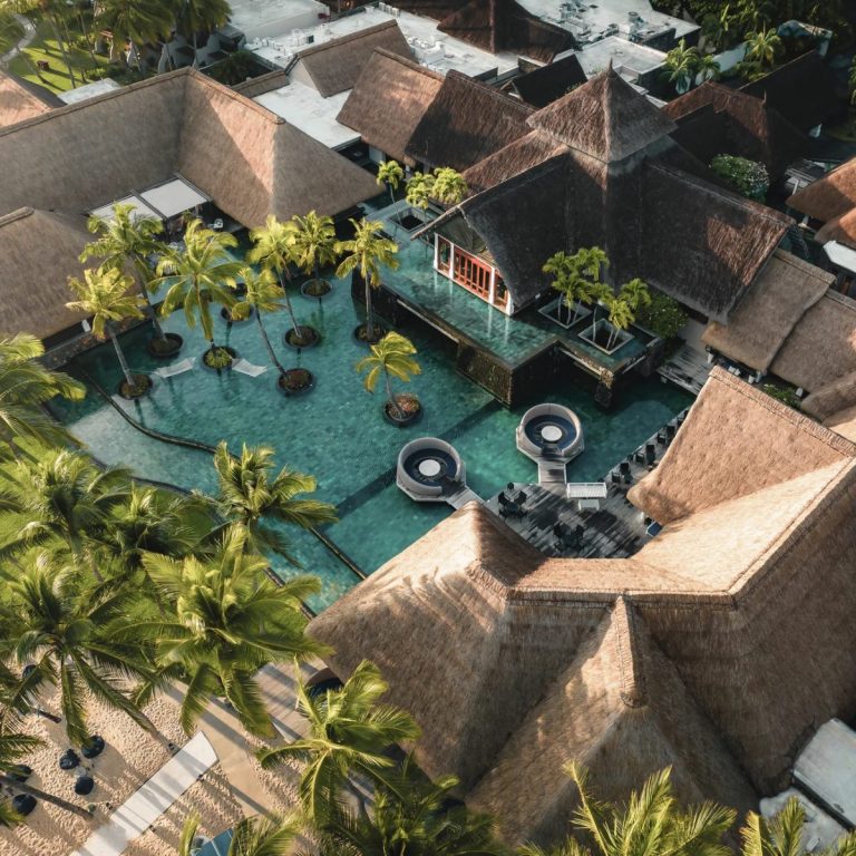 Constance Belle Mare Plage havuzu ve Mauritius sahili