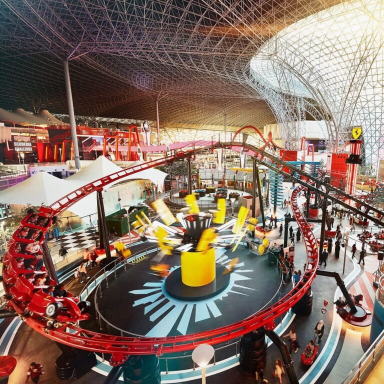 Abu Dhabi Ferrari World Turu