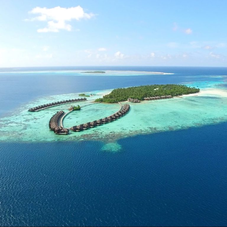 Ayada Maldives özel adası ve su üstü villaları