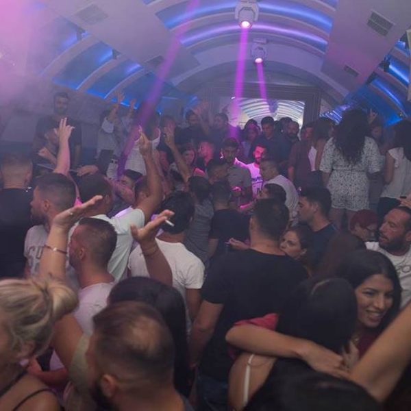 Santorini Gece Hayatı