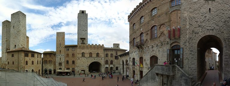 San Gimignano Piazza del Duomo panoramik manzara - kuleler şehri