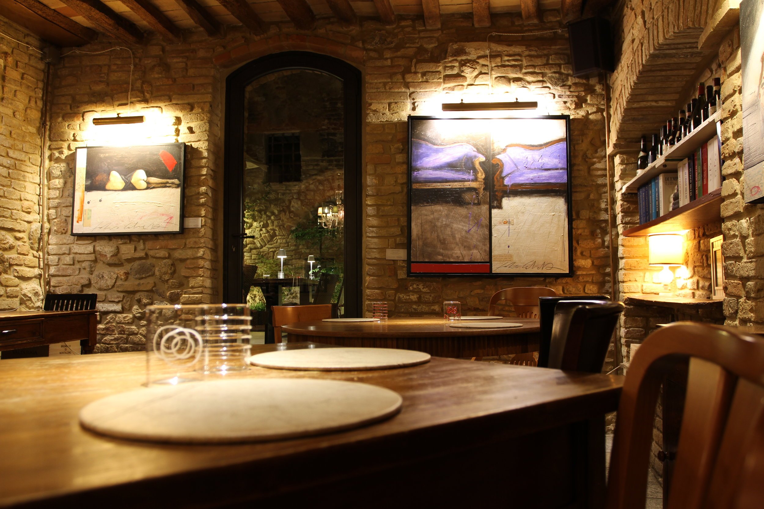 Cum Quibus restoran ana salon, ortaçağ kemerli iç mekan