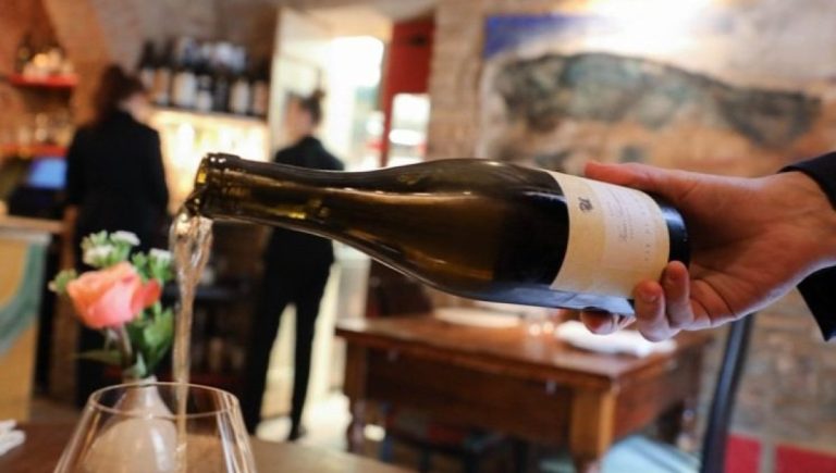 Cum Quibus sommelier şarap servisi