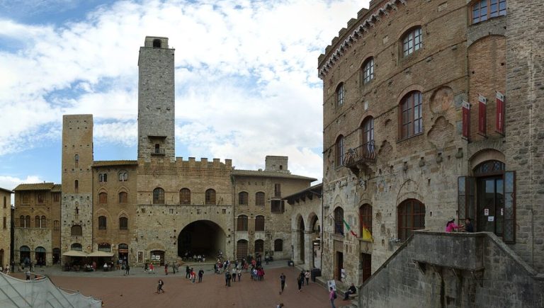 San Gimignano Piazza del Duomo panoramik manzara - kuleler şehri