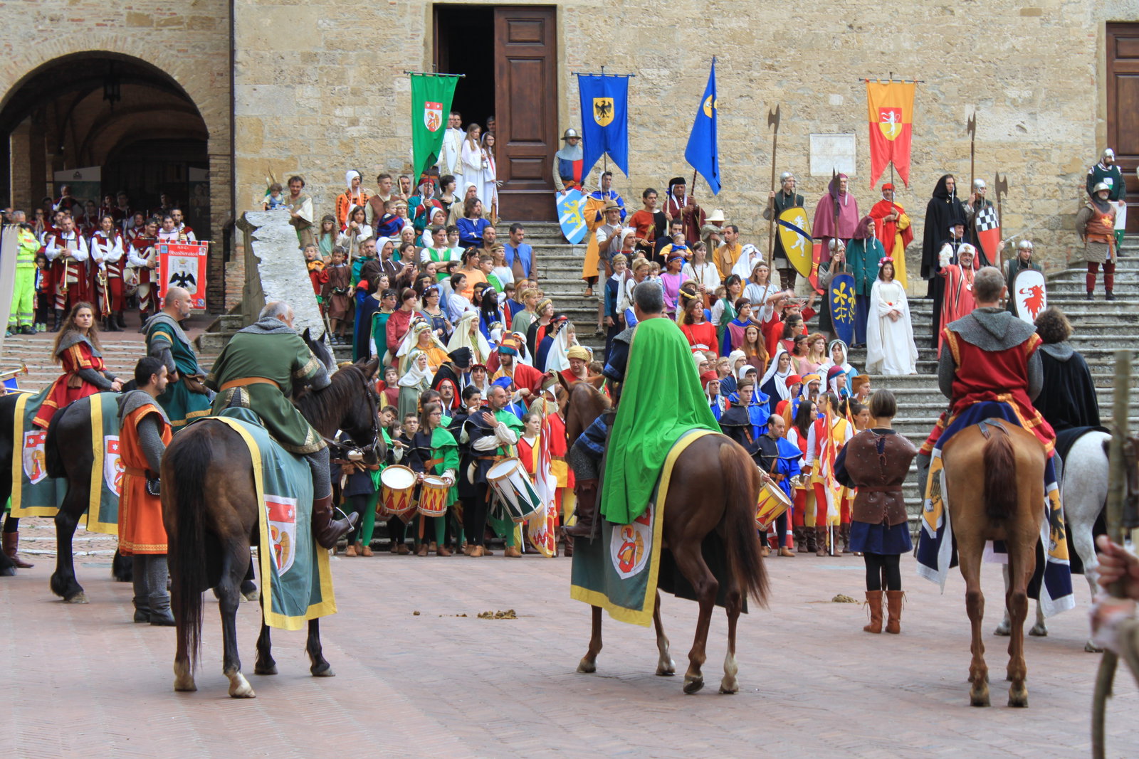 Ferie delle Messi medieval costume parade, San Gimignano