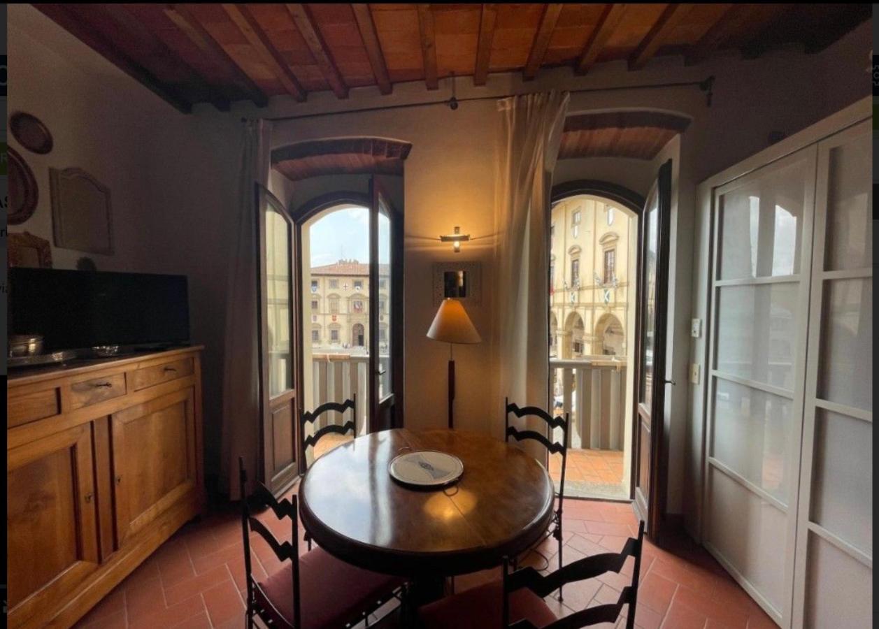 Casa Logge del Vasari Arezzo Toskana salon-kemerli