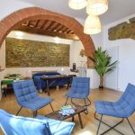 A casa di Toni yatak odası ve taş kemer, Toskana agriturismo oteli