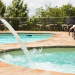 Il Castelluccio açık yüzme havuzu ve şezlonglar, Barberino di Mugello Toskana resort