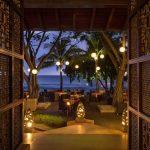 InterContinental Mauritius Resort Balaclava Fort gün batımında sahil ve palmiyeler