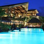 InterContinental Mauritius Resort Balaclava Fort havuzu akşam aydınlatması