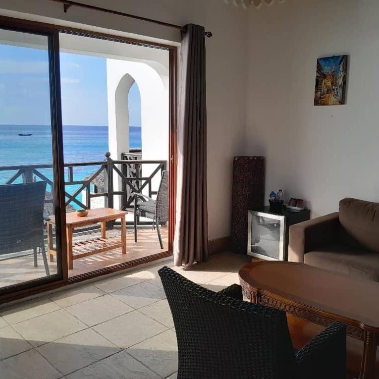 Langi Langi deniz manzaralı oda ve oturma alanı, Zanzibar oteli