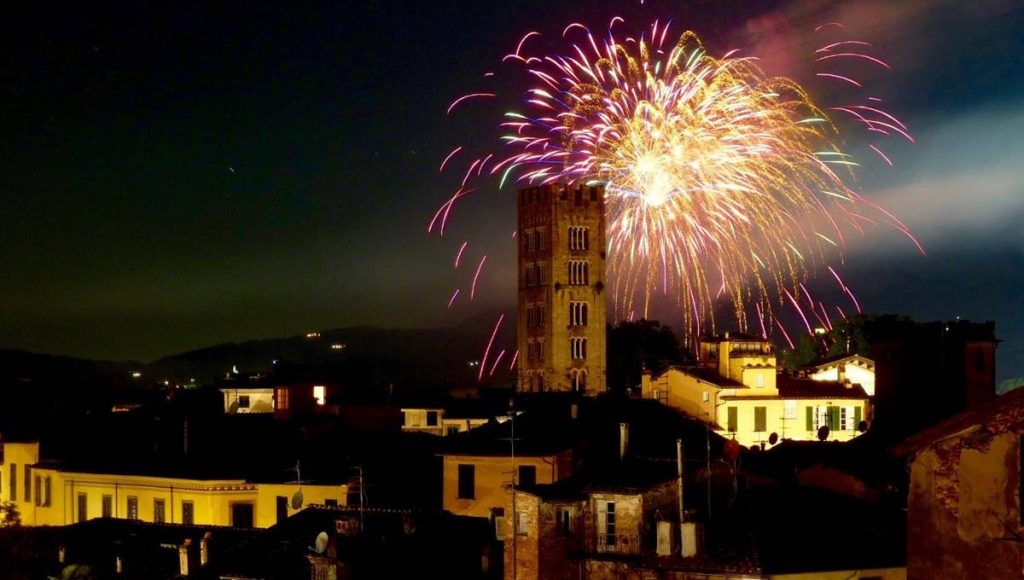 Toskana’nın Işıklarla Dansı: Luminara di Santa Croce