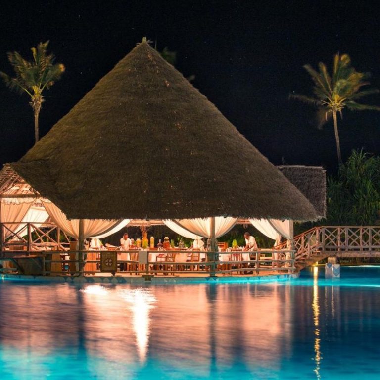 Neptune Pwani havuz alanı ve tropik bahçe, Zanzibar oteli