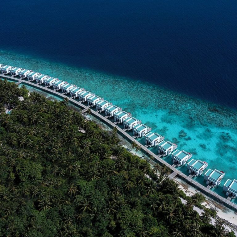 Niva Dhigali Maldives su üstü villa sırası ve okyanus