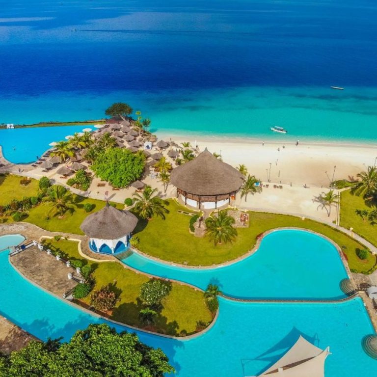 Royal Zanzibar havuz kompleksi ve turkuaz deniz kuşbakışı, Zanzibar