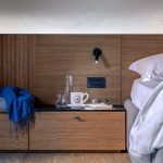 Salvadonica Borgo del Chianti junior oda, beyaz badanalı duvarlar ve modern banyo, San Casciano Chianti