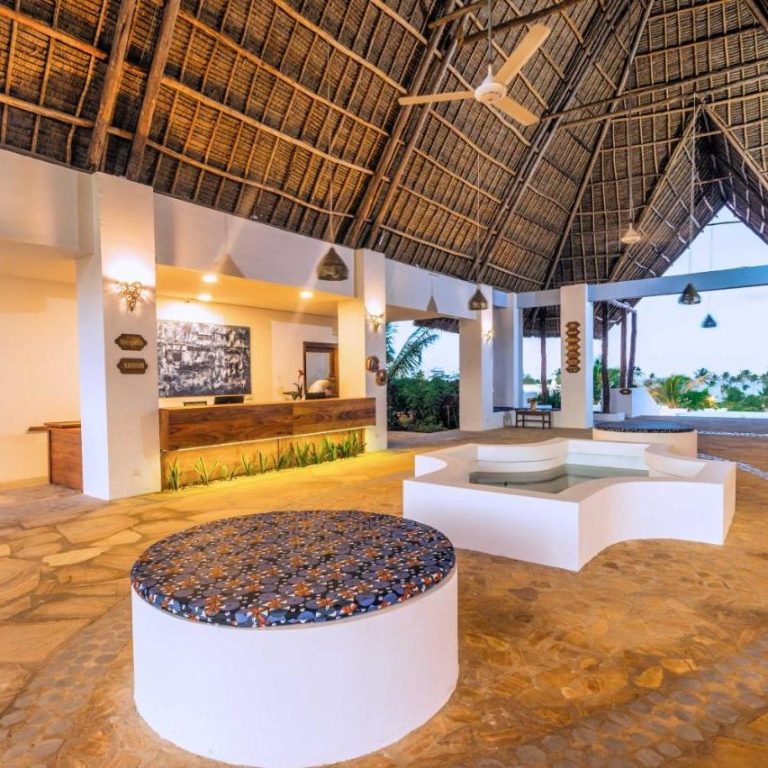 SBH Kilindini havuzu, sahil barı ve şezlonglar, Zanzibar oteli