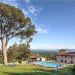 Villa Casaforte kuşbakışı, villa, havuz ve Toskana tepeleri