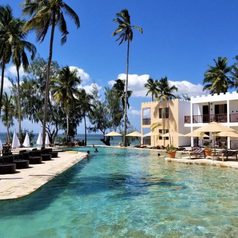 Zanzibar Bay su üstü deck ve turkuaz Hint Okyanusu, Uroa oteli