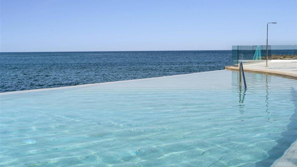 Barceló Praia Cape Verde'de okyanusa uzanan sonsuzluk havuzu, Praia