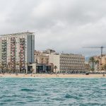 Barcelona balayı turunda Barceloneta Plajı ve Akdeniz kıyısı