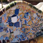 Barcelona balayı turunda Park Güell terası ve mozaik bank