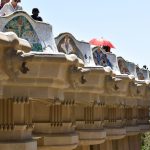 Barcelona Noel turunda Park Güell'in mozaik terasından şehir panoraması