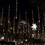 Barcelona Noel turunda Passeig de Gràcia bulvarının ışıklı kış caddesi