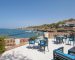 Praia'da kayalık kıyıya bakan otel terası, Santiago Adası Cape Verde