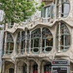 Barcelona Yılbaşı Turu'nda Passeig de Gràcia'daki Gaudí imzalı Casa Batlló'nun renkli cephesi