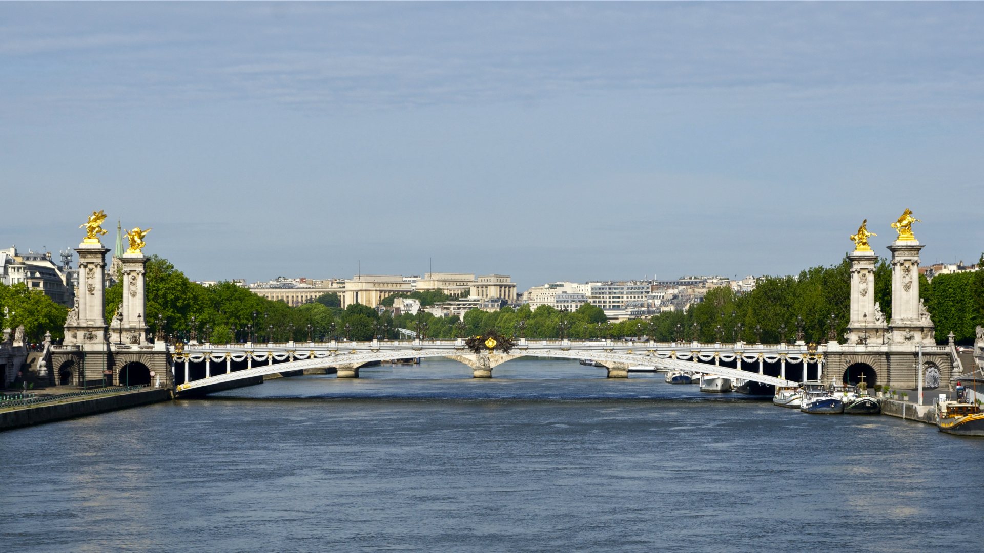 Seine Nehri ve Pont Alexandre III gündüz, Paris, Fransa turları