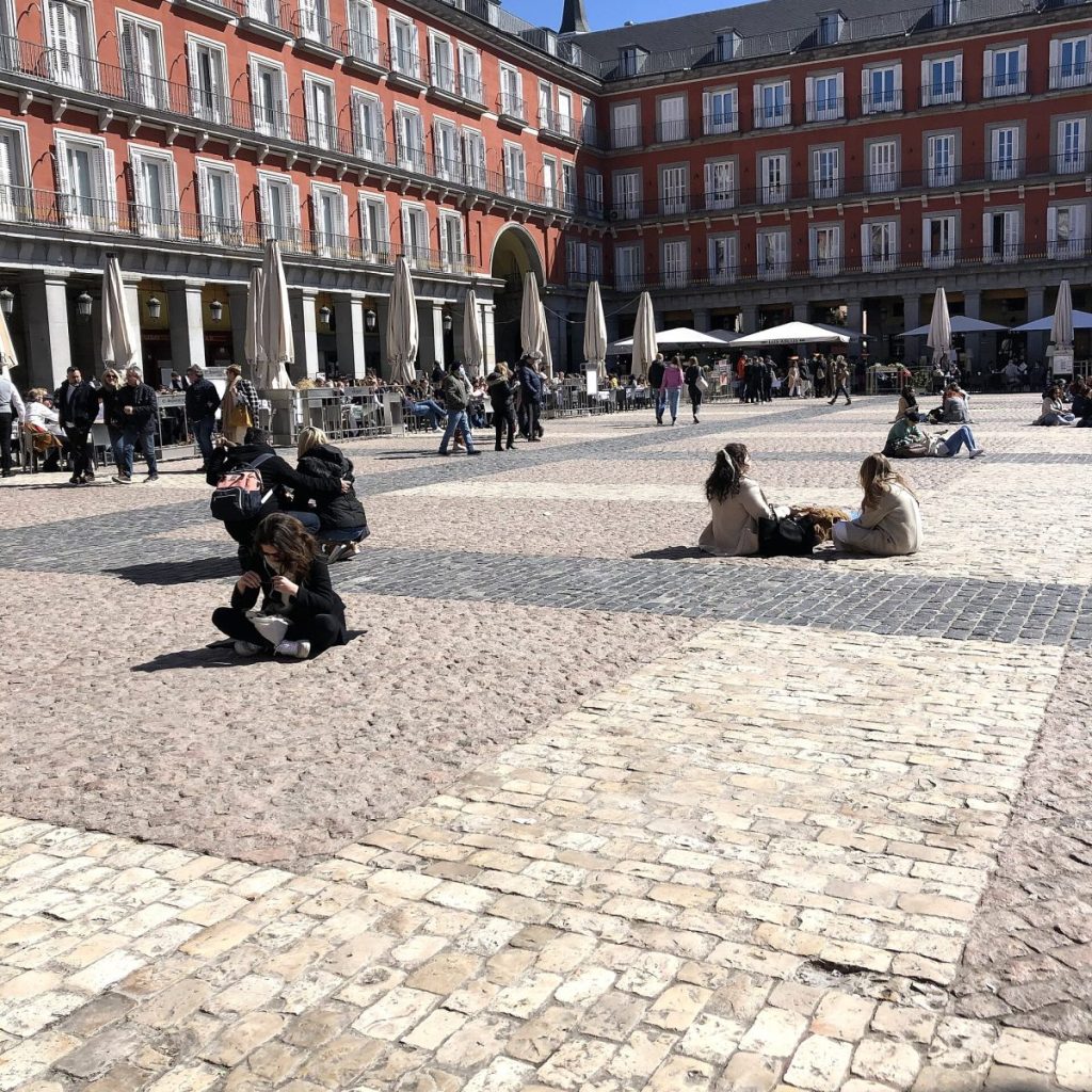 Madrid Plaza Mayor tarihi meydanı