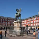 Madrid Plaza Mayor tarihi meydanı ve kırmızı cepheli binaları, Madrid Endülüs klasik turu