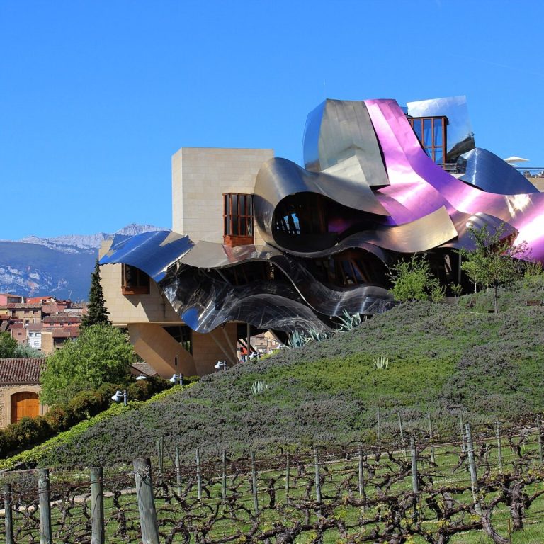 Marqués de Riscal şaraphanesi Frank Gehry mimarisi