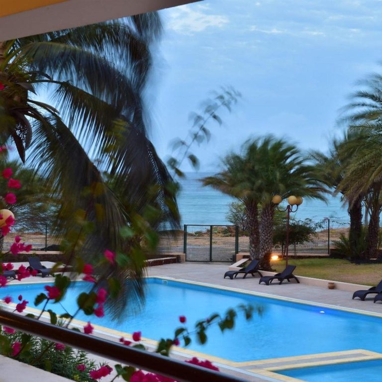 Pestana Trópico havuzu ve okyanus manzarası, Praia Cape Verde