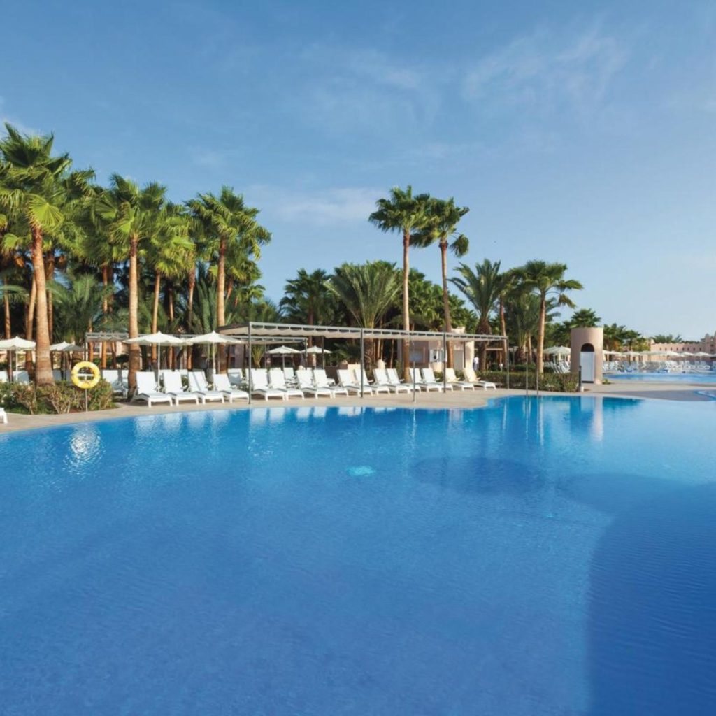 Hotel Riu Cabo Verde'de palmiyeli havuz, Sal Adası Cape Verde