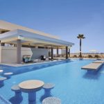 Hotel Riu Palace Santa Maria'da havuz içi bar, Sal Adası Cape Verde
