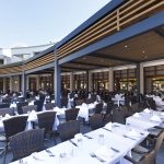Samara Hotel Bodrum açık restoran terasında hazırlanmış masalar