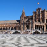 Sevilla İspanya Meydanı'nın yarım daire cephesi ve kanalı, Endülüs Levante Valencia turu