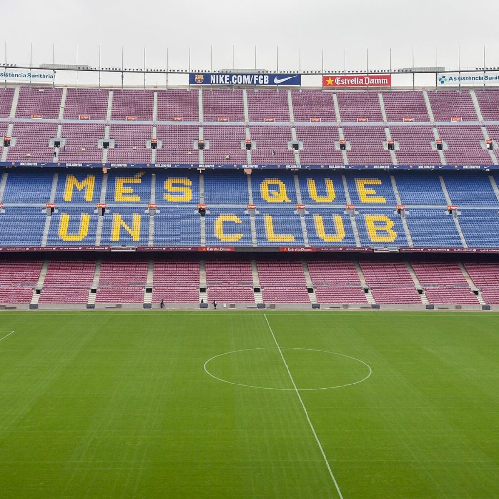 Barcelona'da Spotify Camp Nou Stadyumu'nun panoramik görünümü, El Clasico maç turu