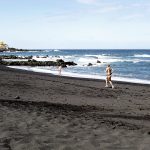 Tenerife Turu'nda Puerto de la Cruz sahili ve Atlantik kıyısı manzarası