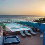 Hotel Vip Praia çatı havuzu ve günbatımında okyanus, Praia Cape Verde