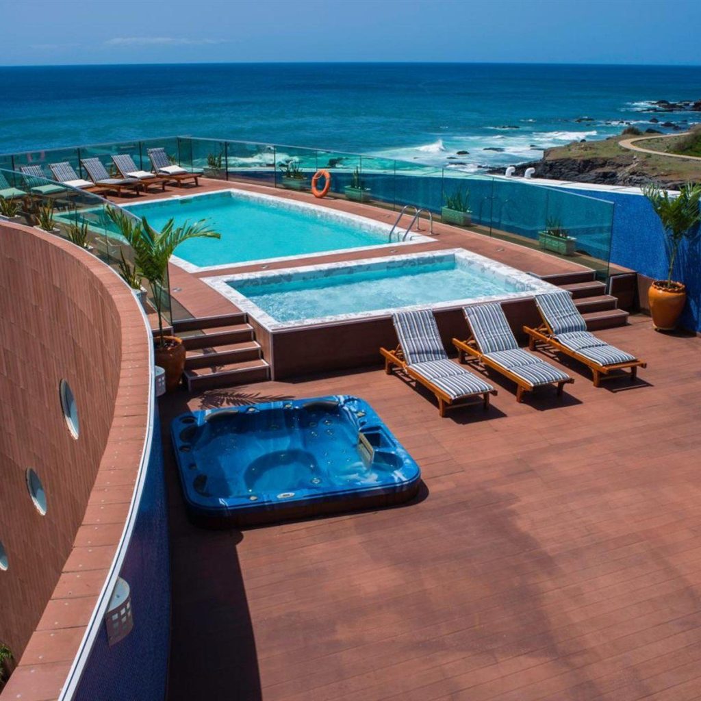 Hotel Vip Praia havuz terası ve okyanus kıyısı, Praia
