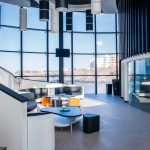Hotel Vip Praia lobi oturma alanı ve cam cephe, Praia
