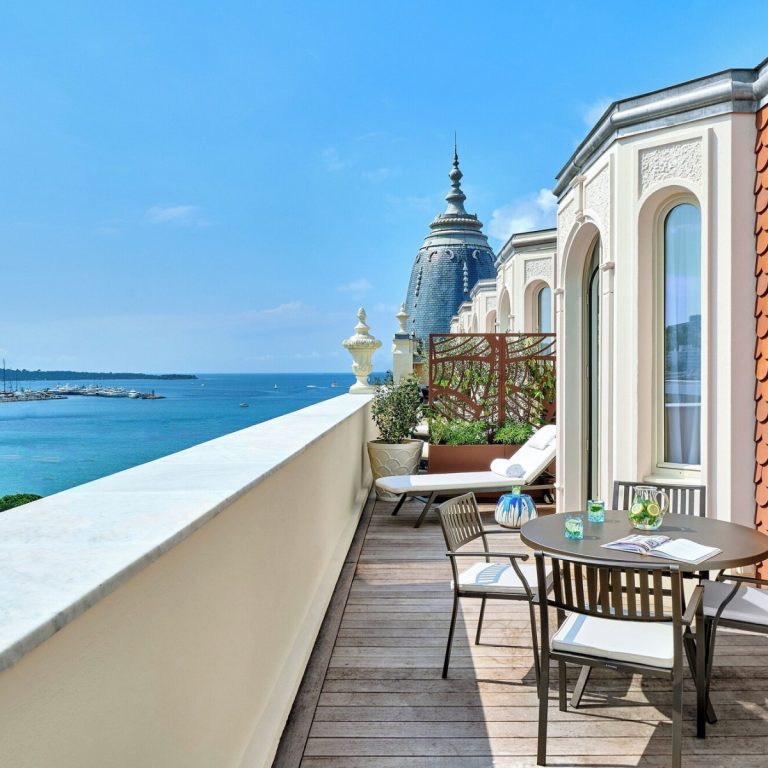 Cannes terastan korfez manzarasi