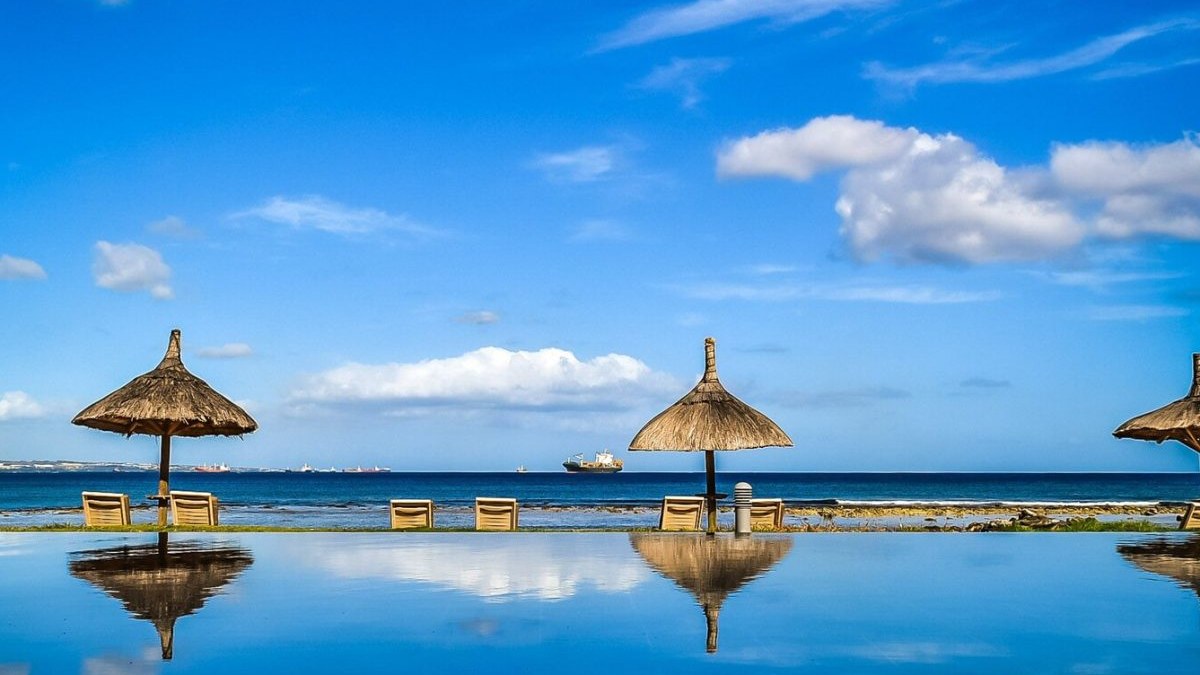 InterContinental Mauritius Resort Balaclava Fort'un plajı ve şemsiyeleri
