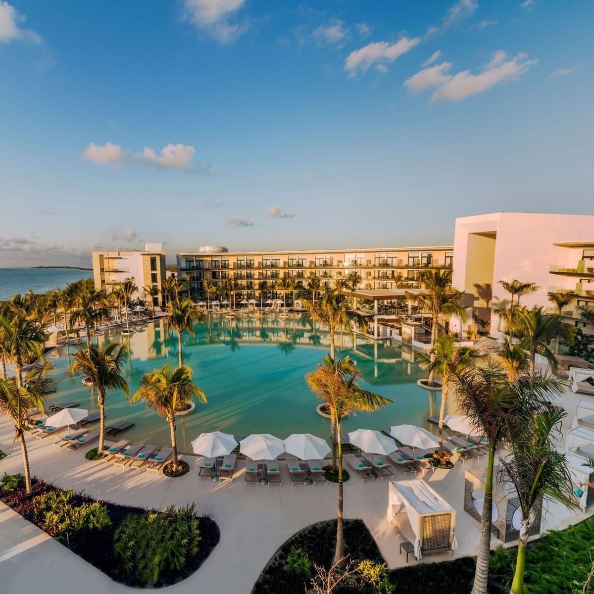 Haven Riviera Cancun: Havuz ve resortun genel görünümü