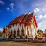Phuket'te Tayland mimarisi ve tapınak