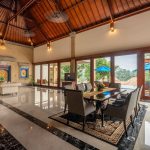 Puri Wulandari Bali Ubud: Villanın geniş oturma ve yemek alanı