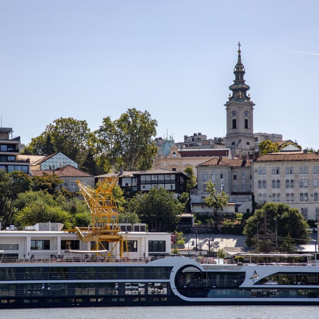 Sava Nehri üzerinden Belgrad ve Aziz Mikail Katedrali